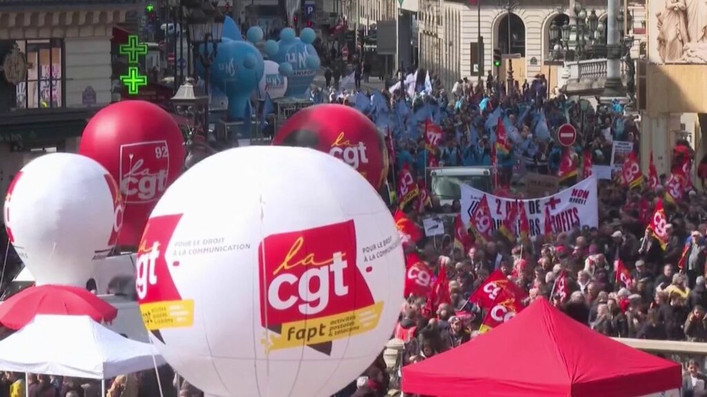 Réforme des retraites : vers une mobilisation plus faible le 6 juin
                  Alors que mardi 6 juin, seulement 600 000 personnes sont attendues dans les rues de France pour la 14e journée de mobilisation contre la réforme des retraites, les services de transports ne devraient pas être très impactés.