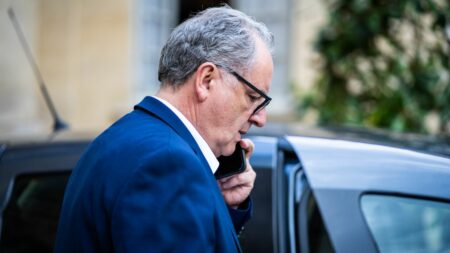 Richard Ferrand estime que changer la Constitution pour permettre un troisième mandat présidentiel n'est "pas de circonstance"
              Ce proche d'Emmanuel Macron affirme qu'il s'agit d'une position qu'il a "toujours tenue", et ne concerne pas 2027.