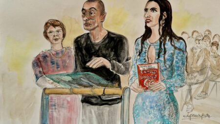 Affaire Griveaux : six mois de prison ferme requis contre l'artiste russe Piotr Pavlenski
              L'artiste russe était jugé, en compagnie de sa compagne et coprévenue Alexandra de Taddeo, devant le tribunal correctionnel de Paris pour avoir, en 2020, enregistré et diffusé, sans son consentement, des images à caractère sexuel de Benjamin Griveaux,