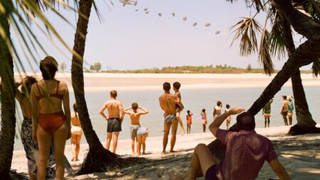 "L'île rouge" : souvenirs d'un paradis perdu
              Les sorties cinéma de la semaine avec Thierry Fiorile et Matteu Maestracci : "L'île rouge" de Robin Campillo et "Invincible été" de Stéphanie Pillonca.