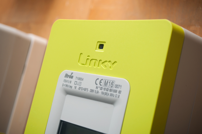Un retraité français se fait couper l'électricité après avoir refusé le compteur intelligent Linky