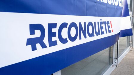Var : un élu EELV agressé en marge d'un événement du parti d'Eric Zemmour, une enquête ouverte
                  Hakim Bouaksa, élu municipal écologiste de la ville de La Seyne-sur-Mer, a été agressé par des militants de Reconquête, le parti d'Eric Zemmour, ce dimanche. Il s'est vu délivrer une ITT de 30 jours.