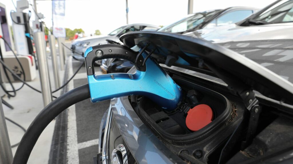 Les ventes de voitures électriques s'envolent toujours un peu plus en Europe
              Au mois de mai, les ventes de voitures électriques ont explosé en Europe. Elles représentent désormais 14% des ventes, contre moins de 10% il y a un an à la même époque.