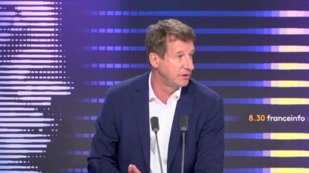Vidéo



  

  
  


      


      

      Nucléaire : "Et pourquoi pas installer des EPR à côté de Notre-Dame de Paris", ironise Yannick Jadot
              Les réacteurs nucléaires EPR, "il n'y en a pas un qui fonctionne dans le monde", assure l'eurodéputé Vert qui préconise d'investir plutôt dans les énergies renouvelables, " économiques", qui "créent de l'emploi", qui sont "plutôt propres" et "s'installent très vite".