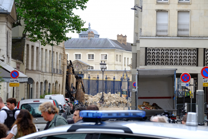 Un corps retrouvé dans les décombres six jours après l'effondrement d'un immeuble à Paris