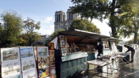 Les libraires du bord de l'eau à Paris refusent de déguerpir pour les JO