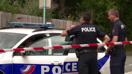 Maine-et-Loire : le fugitif soupçonné d'un double meurtre interpellé
                  Le détenu en fuite, suspecté de deux meurtres depuis son évasion du centre de détention d'Argentan (Orne), a été interpellé près d'Angers (Maine-et-Loire), mardi 4 juillet.
