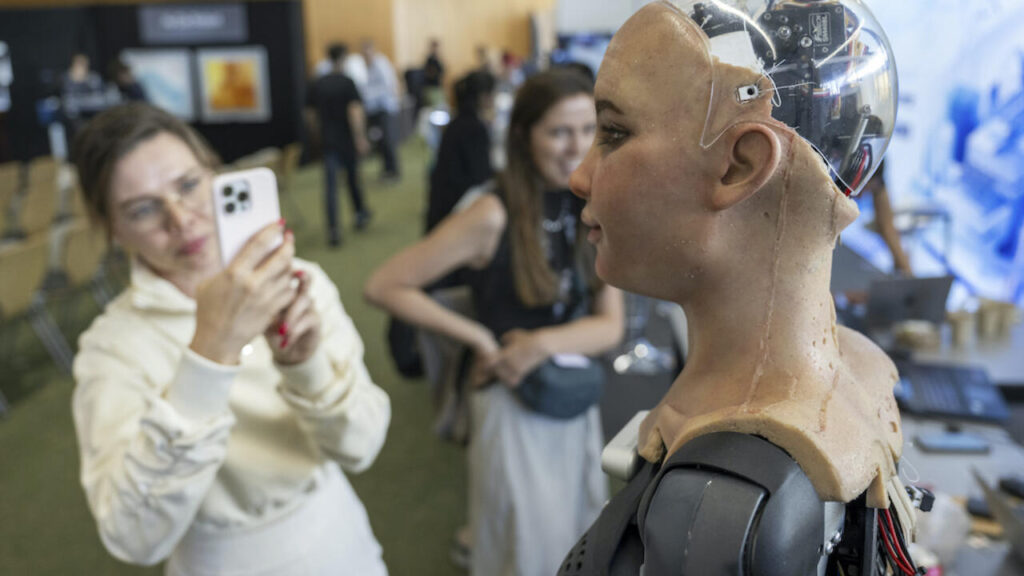 La neurotechnologie et l'IA menacent ensemble la "vie privée mentale", selon l'Unesco