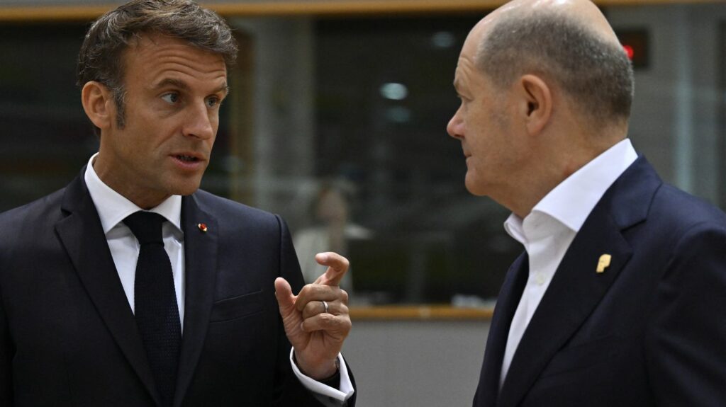 Violences après la mort de Nahal : la visite d’Emmanuel Macron en Allemagne reportée à cause des émeutes
              Emmanuel Macron aurait dû se trouver en Allemagne, lundi 3 juillet, pour une visite d’État de trois jours. Le président de la République a préféré reporter ce déplacement, pour suivre l’évolution des violences en France. Une occasion manquée de redynamiser le couple franco-allemand.