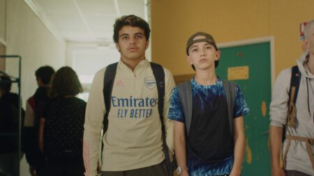 "Juniors" : un ado simule le cancer pour se payer une console de jeux dans une comédie tendre et grinçante d'Hugo Thomas
              Ce troisième film d'Hugo Thomas raconte avec une radicalité réjouissante les affres de l'adolescence dans l'isolement des campagnes françaises.
