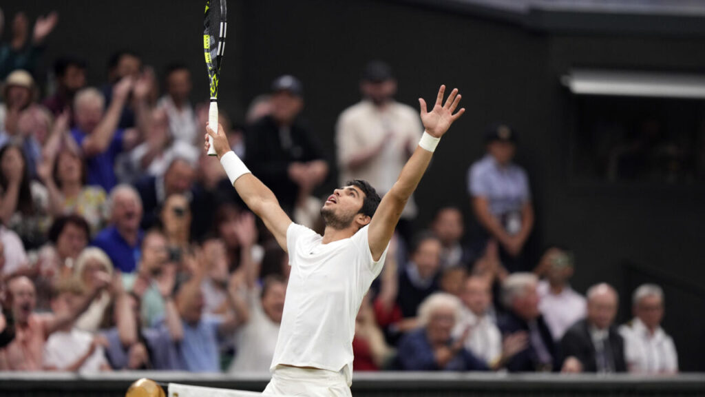 Alcaraz détruit Medvedev pour accéder à la première finale de Wimbledon