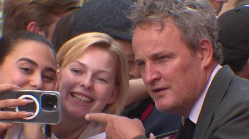 Cinéma : l'avant-première mondiale d'"Oppenheimer" a eu lieu au Grand Rex à Paris
              L'avant-première mondiale du nouveau film de Christophe Nolan, intitulé "Oppenheimer", a eu lieu dans la soirée du mardi 11 juillet à Paris, dans la salle du Grand Rex. À cette occasion, de nombreuses stars du cinéma qui jouent dans ce film étaient présentes, ainsi que le réalisateur.