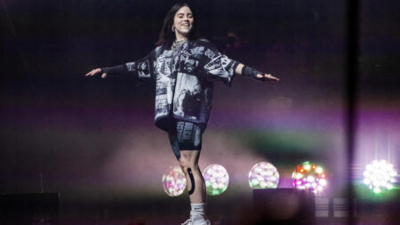 Billie Eilish en tête d’affiche d’un concert de sensibilisation au climat à la Tour Eiffel Billie Eilish en tête d'affiche d'un concert de sensibilisation au climat à la Tour Eiffel