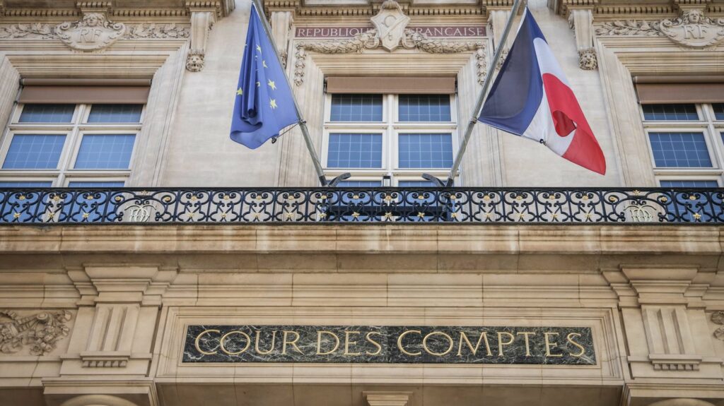 Recours "inapproprié" aux cabinets de conseil : "Certaines règles empêchent l'État de recruter, mais l'autorisent à faire un chèque à un cabinet", déplore le collectif Nos services publics
              Le collectif Nos Services publics souhaite davantage de règles sur le recours aux cabinets de conseil. Cette pratique a été épinglée par la Cour des comptes ce lundi.
