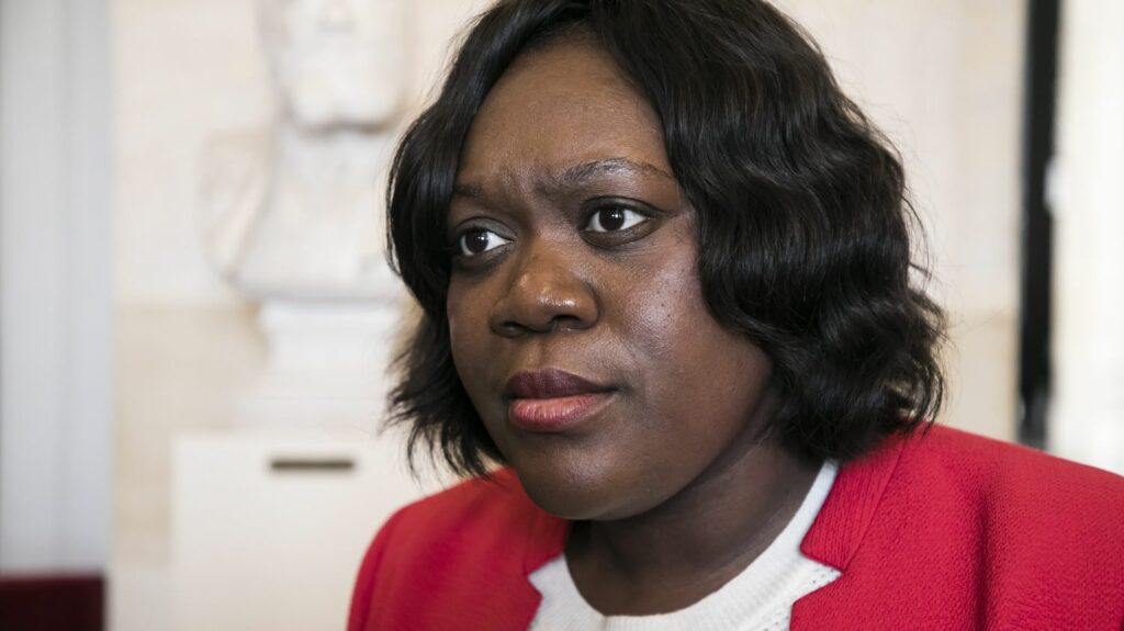 Harcèlement moral : Laetitia Avia condamnée à six mois de prison avec sursis et deux ans d’inéligibilité
              L'ancienne députée LREM était jugée pour harcèlement moral sur sept ex-assistants parlementaires.