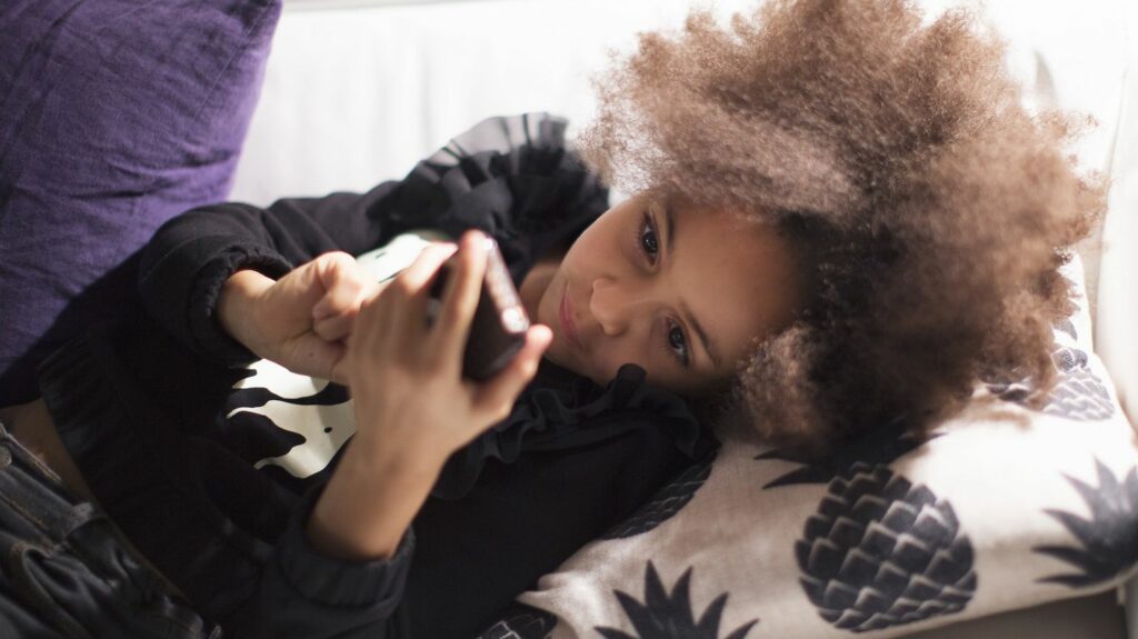 Tiktok : danger ou non pour les enfants ?
              Les réseaux sociaux, et en particulier Tiktok, sont-ils réellement un danger pour la santé des enfants ? Les choses ne sont pas si simples en la matière. Retour sur le rapport du Sénat.