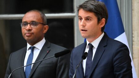 Remaniement : ces défis qui attentent Gabriel Attal, nouveau ministre de l'Education nationale
                  L'ancien porte-parole du gouvernement et ministre délégué chargé des Comptes publics prend la suite de Pap Ndiaye à la tête de l'Education nationale. Gabriel Attal va devoir plancher sur le manque d'attractivité du métier d'enseignant et faire plus contre le harcèlement à l'école.