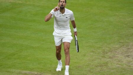 Djokovic envoie Sinner pour atteindre la neuvième finale de Wimbledon