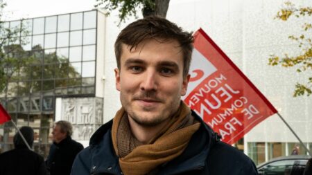 Elections européennes de 2024 : l'ancien patron des Jeunes communistes Léon Deffontaines a été désigné chef de file du PCF
                  Léon Deffontaines, 27 ans, est l'un des lieutenants du secrétaire national Fabien Roussel, dont il a été le porte-parole à l'élection présidentielle de 2022.