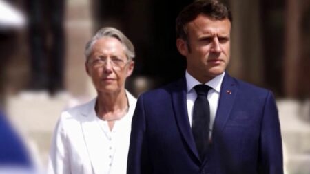 Remaniement : une dizaine de changements au sein du gouvernement
                  Élisabeth Borne a obtenu une dizaine de changements dans son gouvernement, après d'intenses négociations avec Emmanuel Macron. S'il n'est pas de grande ampleur, il concerne des ministères importants comme l'éducation ou encore la santé.