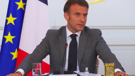 Politique : quels points abordera Emmanuel Macron durant son entretien pour France 2 depuis la Nouvelle-Calédonie ?
              Emmanuel Macron est attendu en Nouvelle-Calédonie, dimanche 23 juillet, pour une tournée d’une semaine en Océanie. Le président donnera une interview lundi dans le journal 13 Heures de France 2.