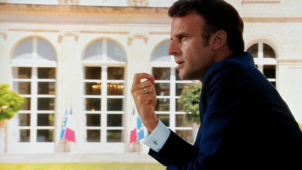 L'interview du 14-Juillet, une tradition à laquelle Emmanuel Macron ne s'est pas plié souvent depuis son arrivée à l'Elysée
              Le chef de l'Etat ne s'exprimera pas vendredi, à l'occasion de la fête nationale. Depuis sa première élection en 2017, il ne s'est plié qu'à deux reprises à ce rendez-vous avec les Français.