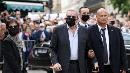 Plaintes des enfants d'Alain Delon : Hiromi Rollin "conteste l'intégralité des faits" qui lui sont reprochés
              C'est ce qu'a fait savoir son avocat, Yassine Bouzrou, dans un communiqué.