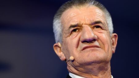 Enquête pour viol et agression sexuelle : "Je n'ai jamais été alcoolisé au point de trouver une femme enceinte dans mon lit et de la violer", réagit Jean Lassalle
                  Le parquet de Bordeaux a ouvert une enquête préliminaire pour viol et agression sexuelle visant l'ancien candidat à l'élection présidentielle, qui dit "ne pas se souvenir" des faits remontant à 2010.