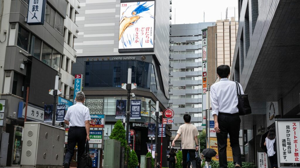 "C'était un peu effrayant parfois mais magique aussi" : les fans ravis après la sortie au Japon de l'ultime film de Miyazaki
              Considéré comme l'un des maîtres de l'animation nippone, Hayao Miyazaki, âgé de 82 ans, co-fondateur du célèbre Studio Ghibli, est sorti de sa retraite pour réaliser ce film entouré de mystères.