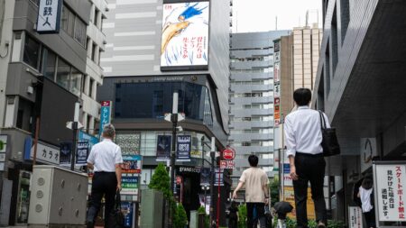 "C'était un peu effrayant parfois mais magique aussi" : les fans ravis après la sortie au Japon de l'ultime film de Miyazaki
              Considéré comme l'un des maîtres de l'animation nippone, Hayao Miyazaki, âgé de 82 ans, co-fondateur du célèbre Studio Ghibli, est sorti de sa retraite pour réaliser ce film entouré de mystères.