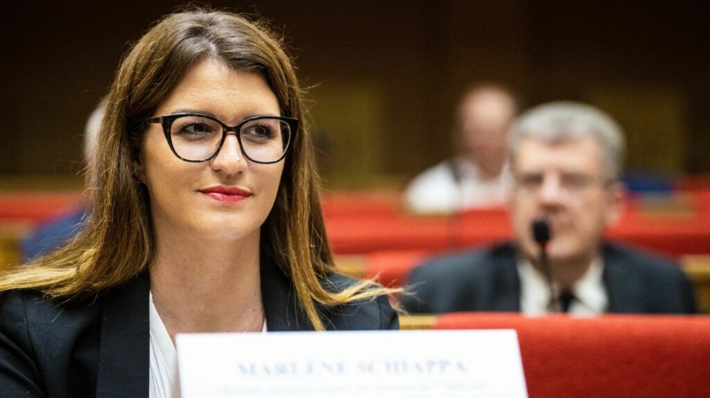 Fonds Marianne : "L'opacité et la désinvolture ont conduit au fiasco", dénonce la commission d'enquête du Sénat
              Ce fonds, doté de 2,5 millions d'euros, avait été créé en avril 2021 par Marlène Schiappa, alors ministre déléguée à la Citoyenneté.