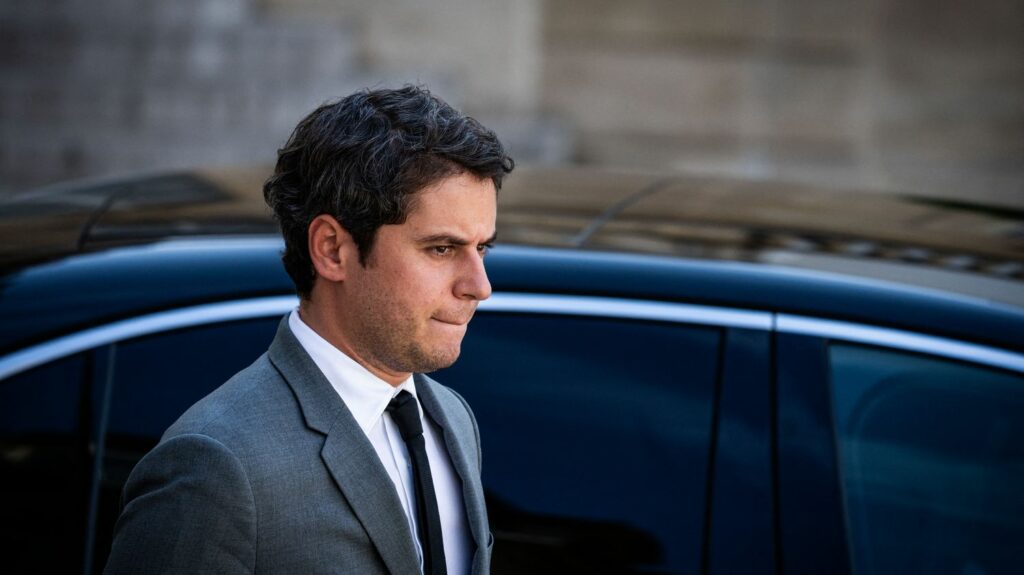 "Le désendettement est une urgence nationale", affirme le ministre délégué aux Comptes publics Gabriel Attal
              Parmi les pistes d'économies possibles, le ministre évoque le coût de certains contrats de formation facturés à l'Etat "au prix fort avec des marges très élevées".
