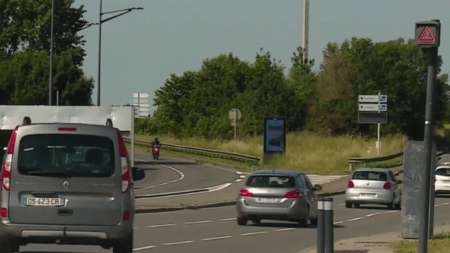 Environnement : moins de contraintes dans certaines villes pour les zones à faibles émissions
                  Le gouvernement revoit sa copie concernant les zones à faibles émissions (ZFE) et vient d'assouplir les conditions de circulation dans la majorité des agglomérations. Seules cinq restent inchangées, avec le même calendrier.