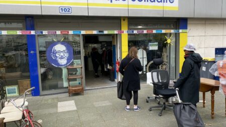 Nord : une antenne d'Emmaüs visée par une enquête pour "traite d'êtres humains", l'association lance un "audit"
              Des compagnons de la communauté Emmaüs de la Halte Saint-Jean à Saint-André-lez-Lille sont en grève depuis début juillet pour demander un traitement digne et des perspectives de régularisation.