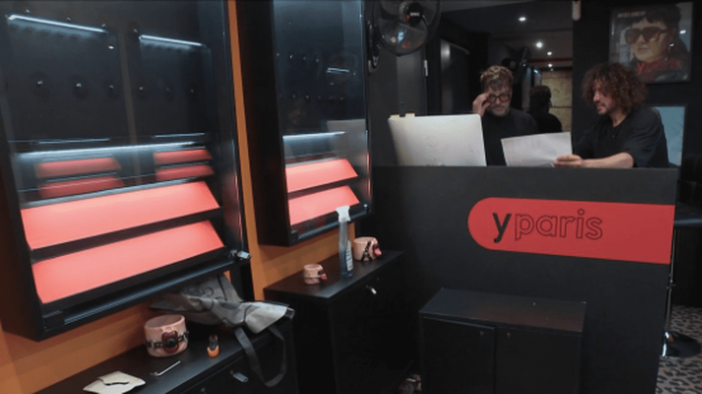 Violences après la mort de Nahel : quelle indemnisation pour les commerçants victimes de pillages ?
              L’heure est à l’indemnisation pour les commerçants victimes des pilleurs. Seulement, certains sont confrontés à des difficultés. À Paris, par exemple, une bijouterie pourrait voir son avenir menacé. Reportage.