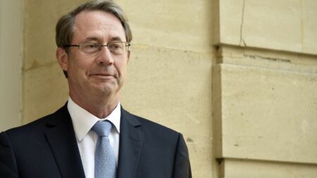 Jean-Denis Combrexelle prend la tête du cabinet d'Elisabeth Borne
              Ce spécialiste du code du travail occupait jusqu'à présent les mêmes fonctions dans le cabinet d'Eric Dupond-Moretti.