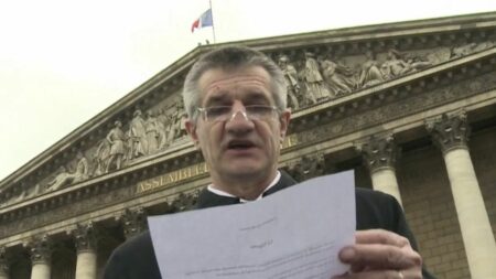 Politique : Jean Lassalle accusé de viol
              L’ancien député du Béarn, Jean Lassalle, est visé par une enquête préliminaire pour des faits de viol et d’agression sexuelle. Une enquête ouverte par le parquet de Bordeaux (Gironde) après le dépôt d’une plainte d’une femme. Elle assure avoir été violée en 2010.