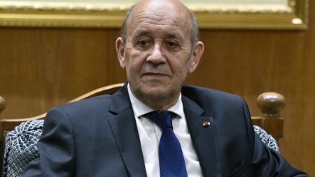 Jean-Yves Le Drian nommé chef de l’Agence Française de Développement d’Al-Ula en Arabie Saoudite Arabie saoudite : Jean-Yves Le Drian nommé à la tête de l'Agence française de développement d'Al-Ula, une nomination très politique
Jean-Yves Le Drian été nommé jeudi 27 juillet à la tête de l'Afalula, l’Agence française de développement d’Al-Ula, chargée de la mise en valeur de ce site archéologique dans le nord-ouest de l’Arabie saoudite.