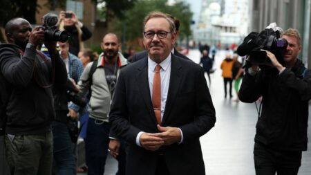 Procès Kevin Spacey : le jury s'est retiré pour délibérer
              Accusé d'agressions sexuelles par quatre hommes entre 2001 et 2013, le comédien de House of Cards est entendu par la justice britannique depuis le mois de juin.