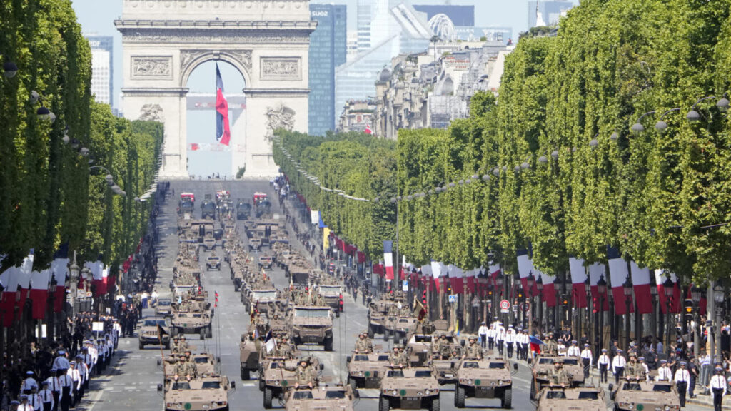 La France renforce la sécurité pour les vacances du 14 juillet afin d'empêcher la résurgence de la récente violence de rue