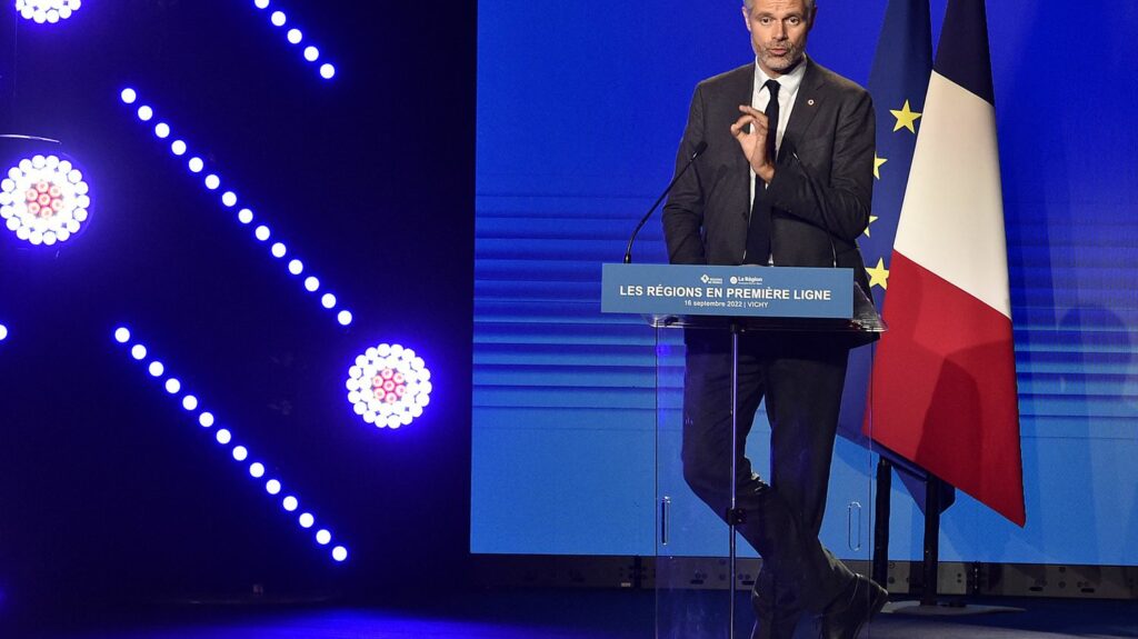 Reportage



  

  
  


      


      

      Politique : depuis sa région Auvergne-Rhône-Alpes, Laurent Wauquiez cultive sa stature présidentielle
              L'ancien chef du parti Les Républicains et président de la région Auvergne-Rhône-Alpes intervient peu sur la politique nationale. Les émeutes l'ont enfin fait sortir de son silence médiatique.