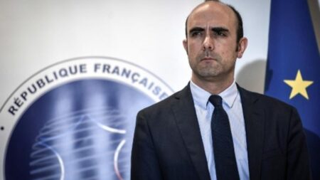 Le chef de la sécurité intérieure de la France met en garde contre la montée de la violence d'extrême droite