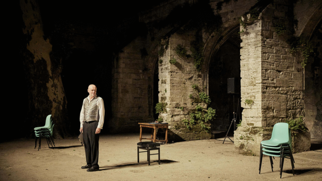 Le metteur en scène britannique Tim Crouch est un Anglais à Avignon