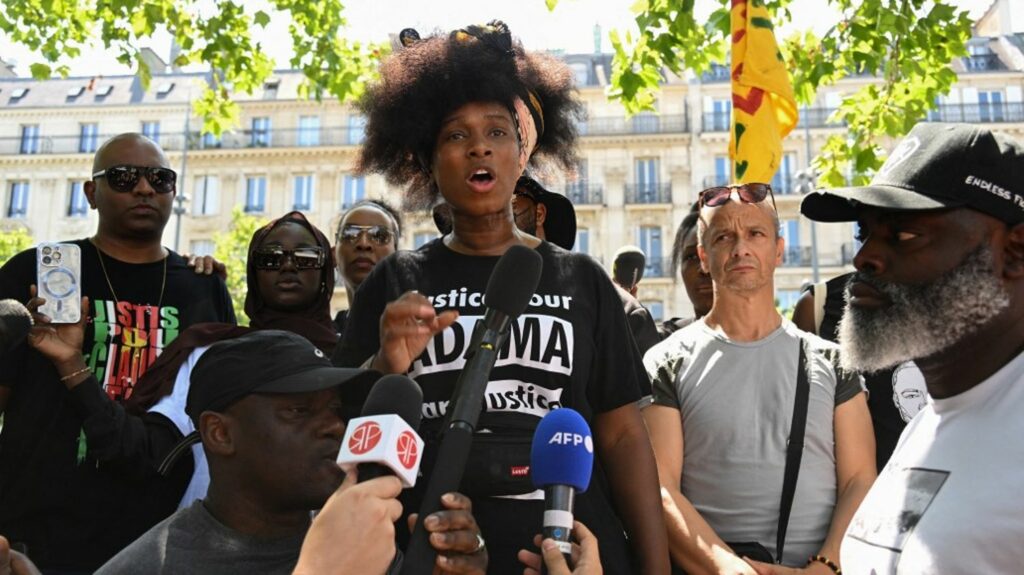 Le frère d'Assa et Adama Traoré sorti de garde à vue, mais toujours hospitalisé
              Il avait été interpellé lors du rassemblement en mémoire de son frère Adama Traoré, interdit par la préfecture de police de Paris hier.