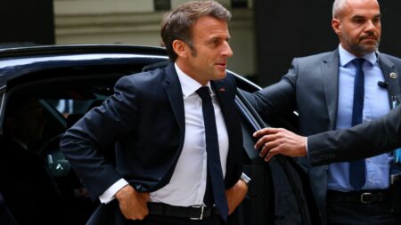 Sommet de l'OTAN en Lituanie : Emmanuel Macron veut reprendre en main son agenda international, avant une fin de semaine sous haute tension en France
              Après les émeutes qui ont secouées la France et juste avant les cérémonies du 14 juillet sur fond de remaniement, le chef de l'Etat est attendu à Vilnius. Mais ce sommet de l'OTAN  ne veut pas dire qu'Emmanuel Macron aura complètement la tête ailleurs...