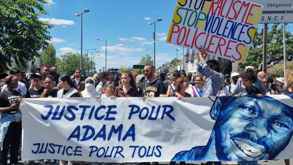 EELV et LFI iront, le PS et le PC n'iront pas : la marche en mémoire d'Adama Traoré divise la gauche
              Les écharpes tricolores de certains élus de gauche seront visibles dans le cortège en mémoire d'Adama Traoré à Paris samedi après-midi. Mais seulement celles d'Ecologistes et d'Insoumis.