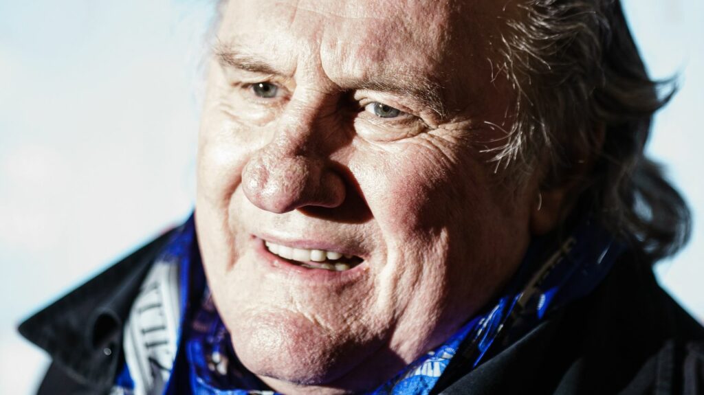 Il m'a bloquée contre le mur" : une nouvelle femme accuse Gérard Depardieu d'agression sexuelle lors d'un tournage en 2015
              Une femme accuse l'acteur Gérard Depardieu d'agression sexuelle, lors d'un tournage en 2015. Cette assistante mise en scène raconte en exclusivité dans un témoignage à France Inter le comportement déplacé de la star.