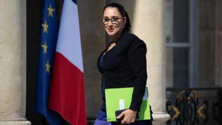 "J'ai toute ma conscience pour moi", se défend la nouvelle ministre Fadila Khattabi, condamnée aux prud'hommes en juin
              La nouvelle ministre déléguée aux personnes handicapées avaient été condamnée pour non-paiement des heures supplémentaires d'une collaboratrice.