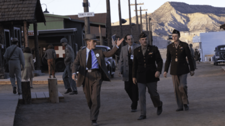 Cinéma : "Oppenheimer", un biopic sur la création de la bombe atomique
              C'est l’un des films les plus attendus de l’été. L'avant-première mondiale du film "Oppenheimer", biopic sur le physicien qui a créé la bombe atomique, a eu lieu mardi 11 juillet à Paris.