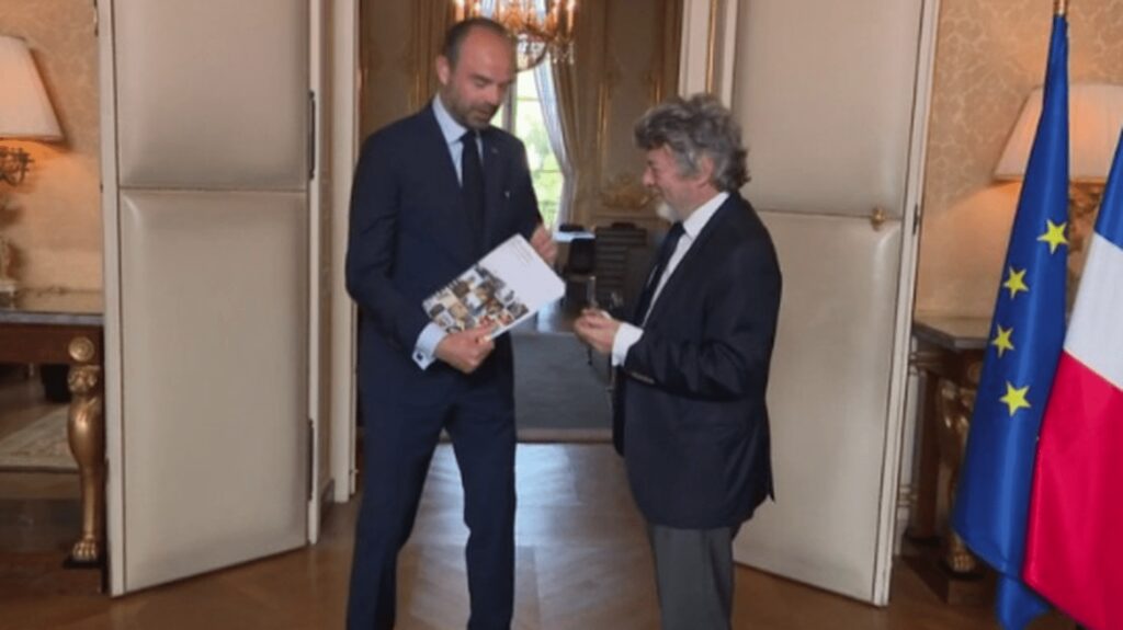 Politique : le plan banlieue de retour dans l’actualité de la semaine
                  Depuis une semaine le nom de Jean-Louis Borloo est de retour dans l’actualité. Nombreux semblent regretter son plan banlieue, qui a été révoqué il y a cinq ans. Les précisions de Caroline Motte, sur le plateau du 12/13, jeudi 6 juillet.